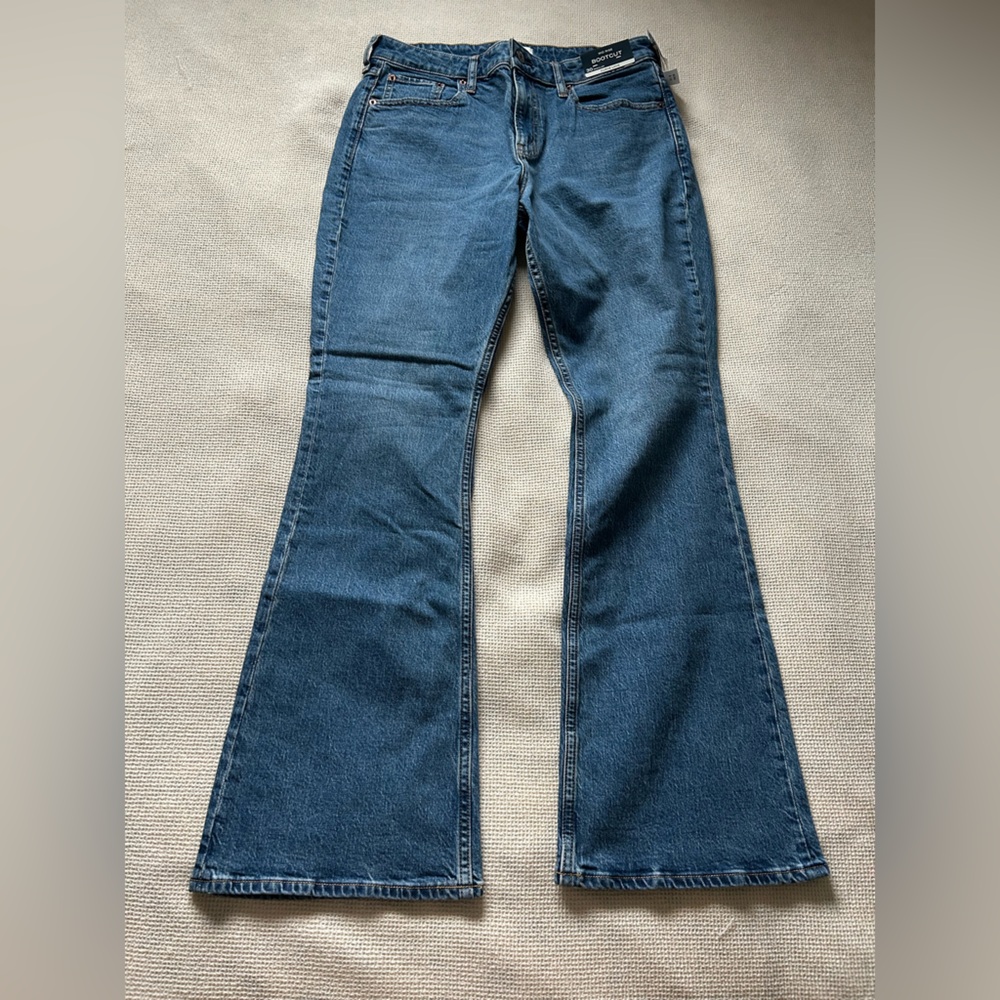 NWT Abercrombie and Fitch Mid Rise Bootcut Jean (curve love)